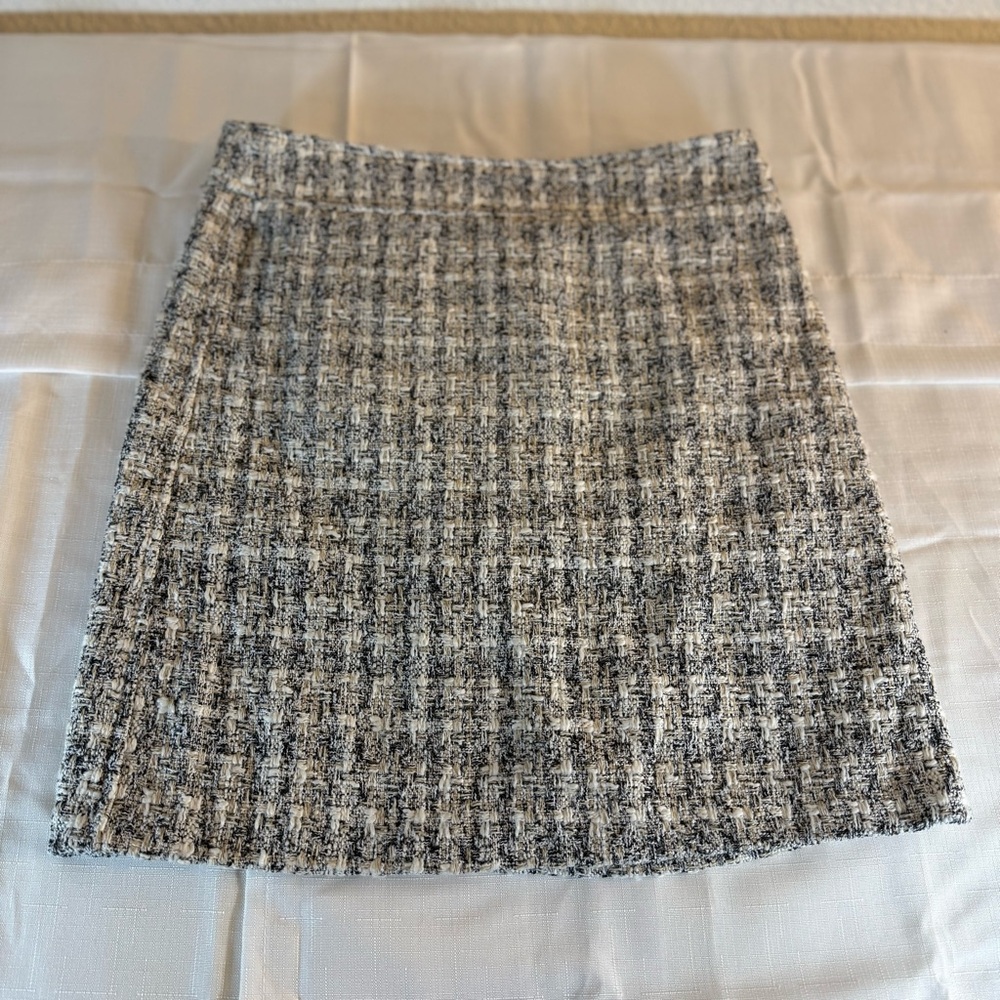 Rachael Zoe Beige, White and Black tweed plaid pencil skirt. Size 4.‎ Classic